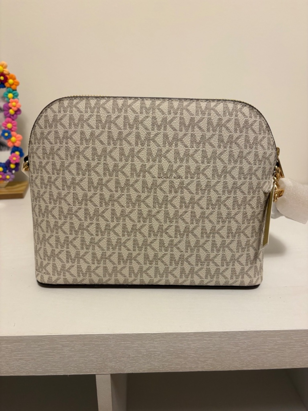 NEW Michael Kors Jet Set Travel Vanilla Medium Dome Crossbody - Picture 2 of 4